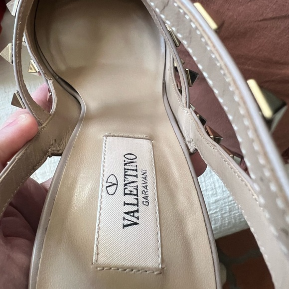 Valentino Garavani Rockstud Pebbled Poudre Caged Heels - Picture 10 of 13